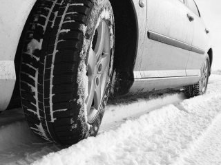 Montaggio pneumatici da neve Montaggio pneumatici da neve